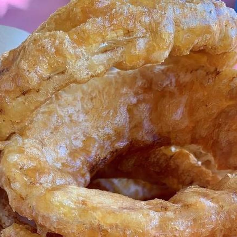 Crunchy Onion Rings: A Perfect Side for Burgers